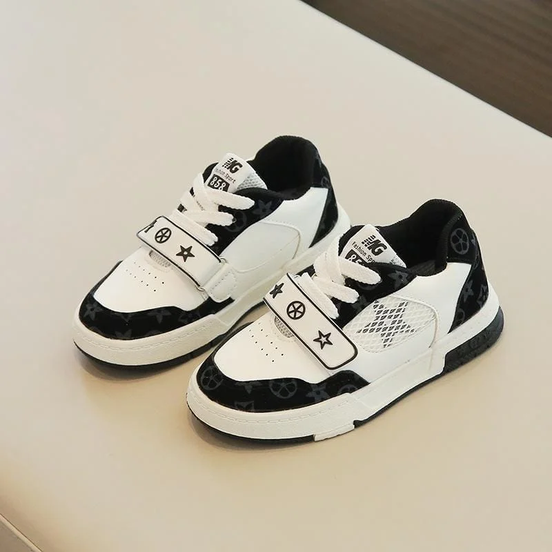 kids'_white_&_black_sneakers_-_trendy,_comfortable,_durable_-little_fashionistas_2.webp