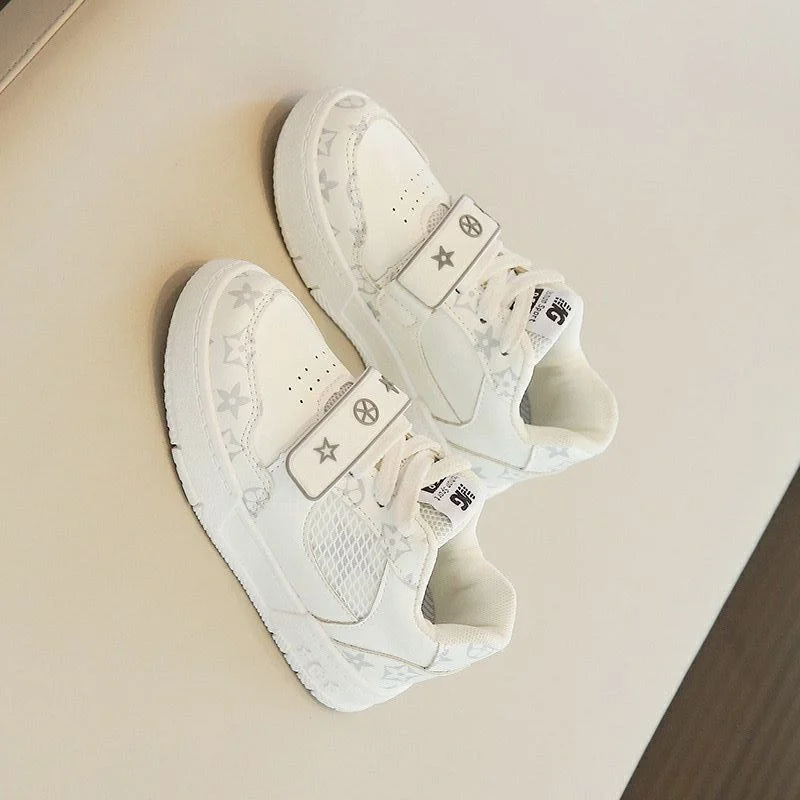 kids'_white_sneakers_-trendy,_comfortable,_durable-perfect_for_littlefashionista_3.webp