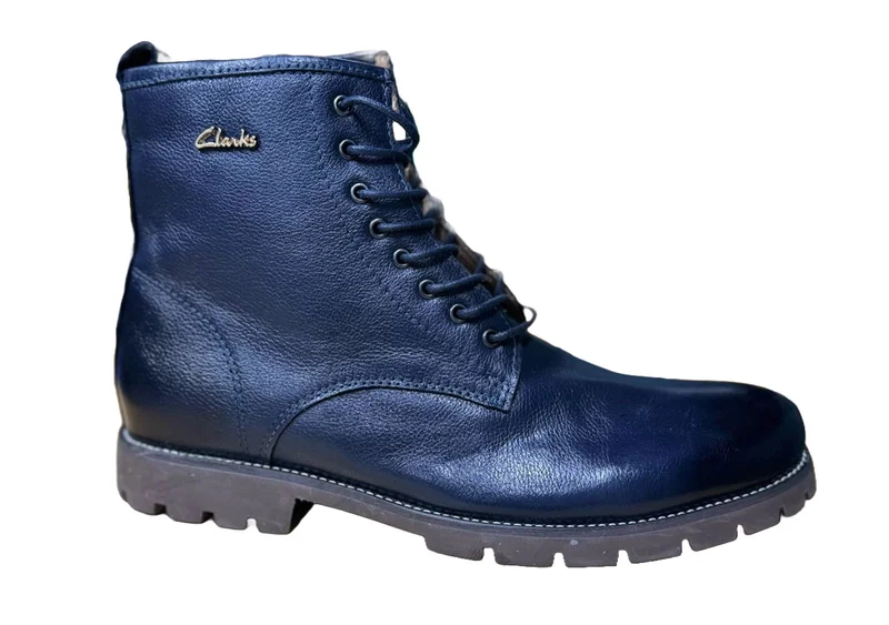 lace_up_black_leather_clarks_boots_2.webp