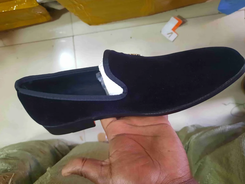 loafers_slipon_black_shoes_2.webp
