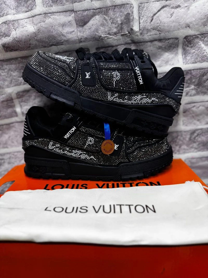 louis_vuitton_swarovski_black_crystal_-_limited_edition_trainers_2.webp