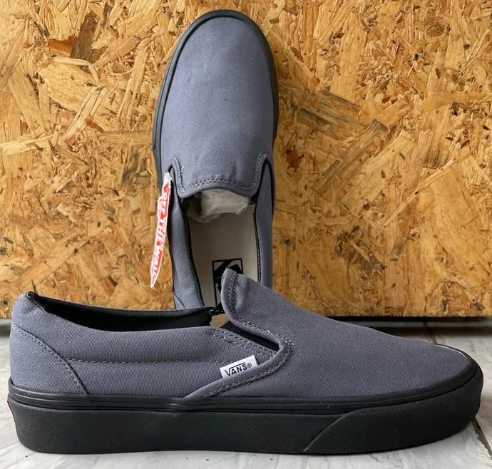 low-top_slip_on_double_sole_authentic_vans_shoes_-_grey_black_2.webp