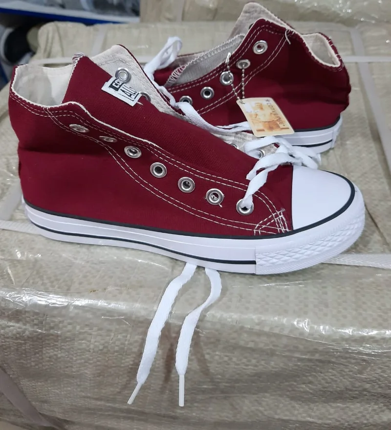 maroon_converse_all_star_2.webp