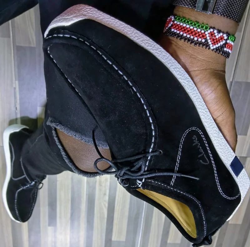 men_casual_clarks_black-white_suede_clarks_2.webp