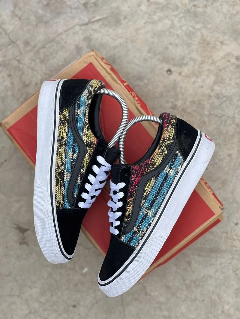 men_multicoloured_old_skool_sneakers_2.webp