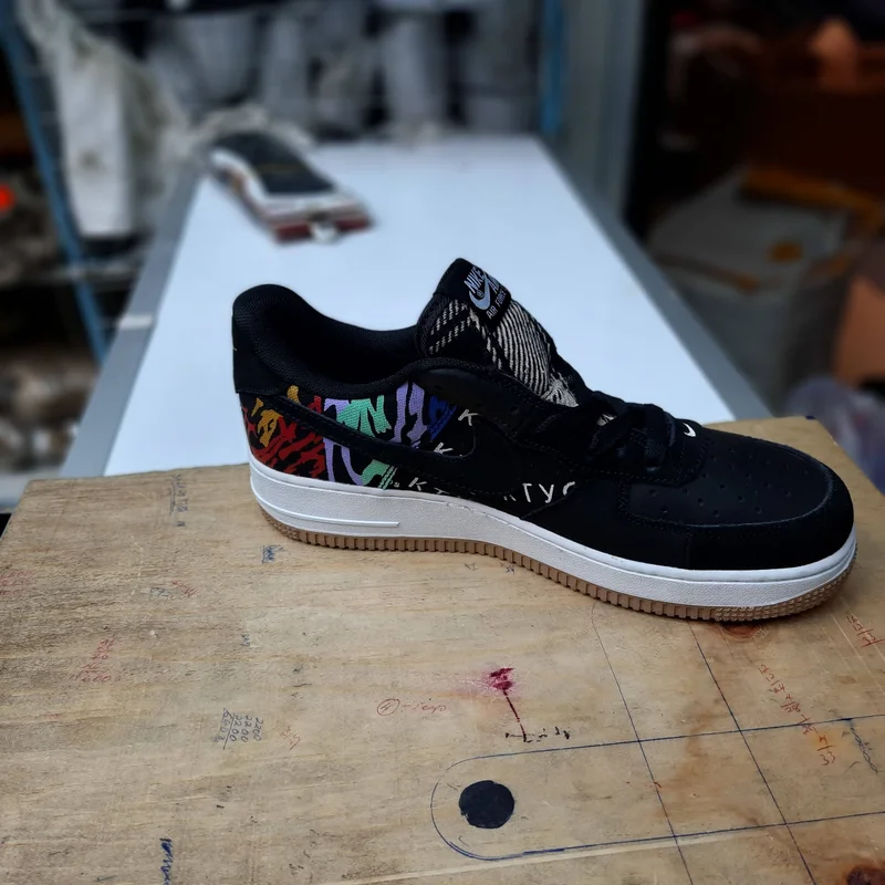 men_nike_air_sneakers_2.webp
