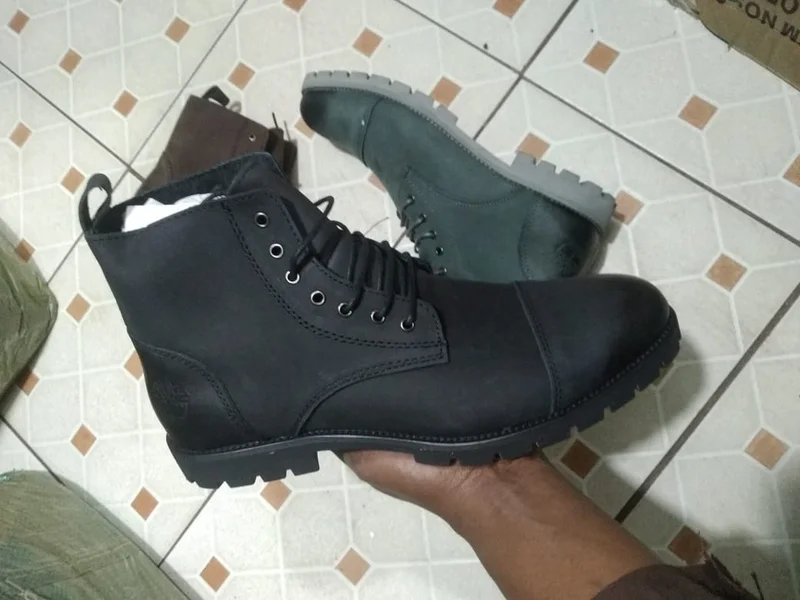 mens_casual_classic_high_top_classic_leather_timberland_boots_2.webp