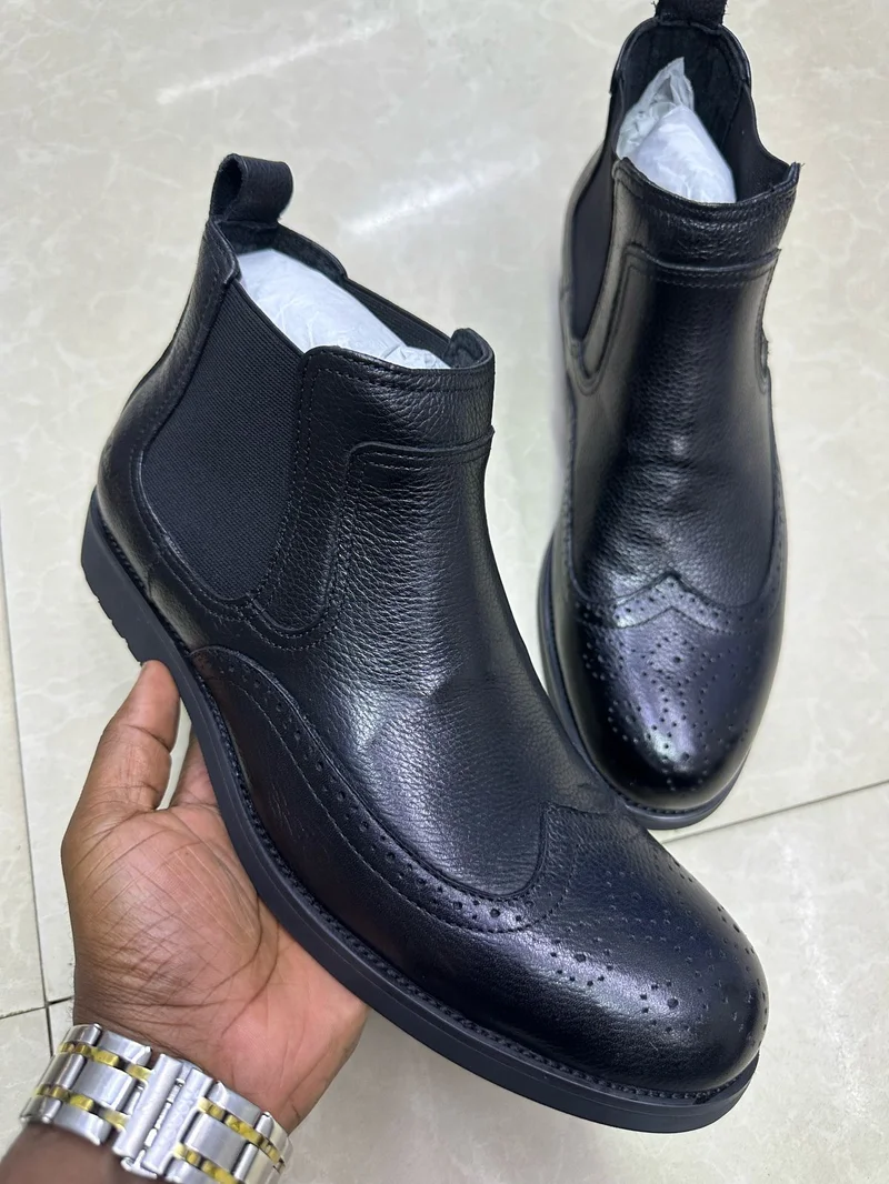 men’s_brogue_black_boots._2.webp