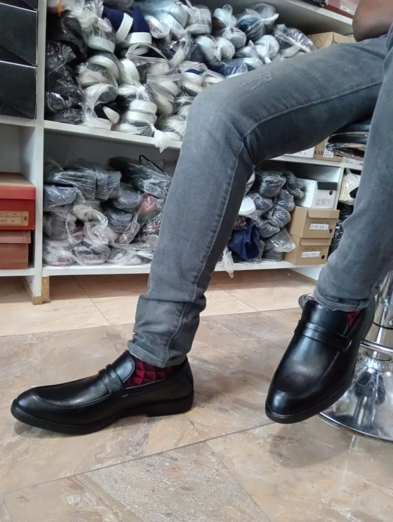 men’s_official_black_leather_shoes_2.webp