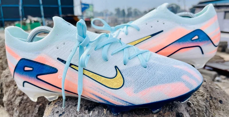mercurial_vapor_men’s_nike_united_athlete_shoes_2.webp