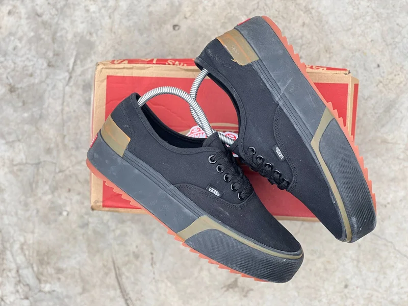 modish_tripple__sole_vans_2.webp