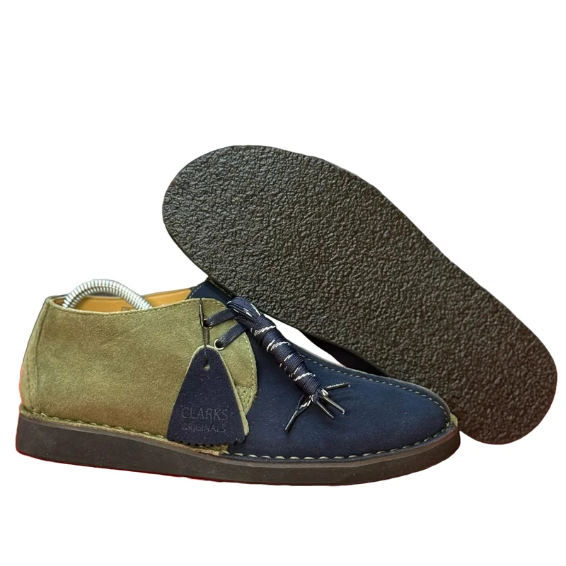 navy_blue-green__men’s_wallabees__shoes_2.webp