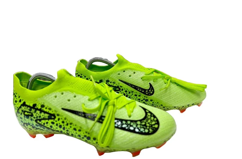 neon_-green_nike_united__men’s_mercurial_vapor_football_shoes._2.webp