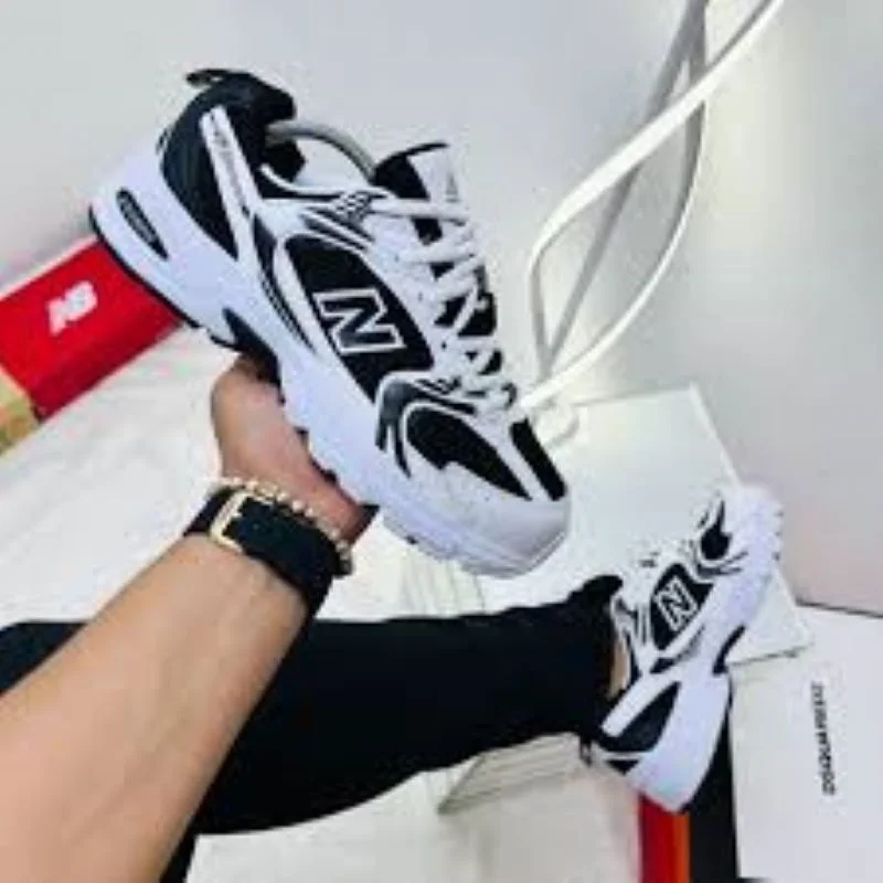 new_balance_530_black-white_shoes_2.webp
