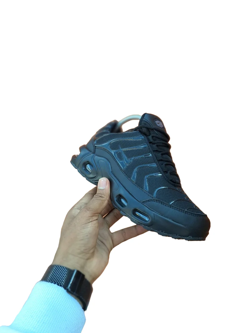 nike__airmax_tn_tripple_black_2.webp