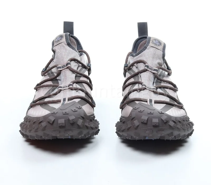 nike_acg_mountain_fly_low_se_ironstone_malt-lt_iron_ore_3.webp