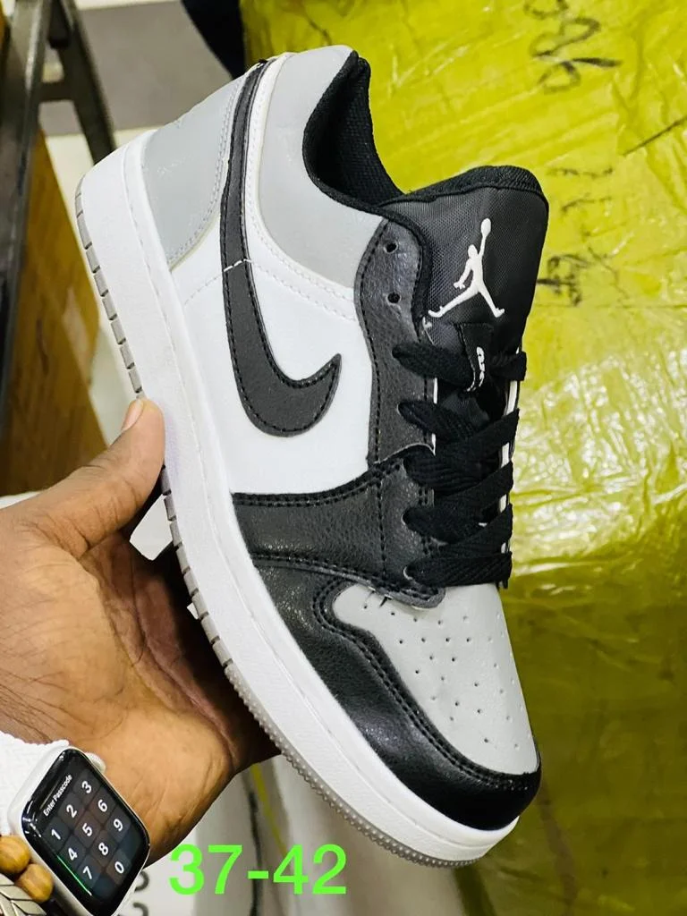 nike_air_force_1_low_black-white-grey_2.webp