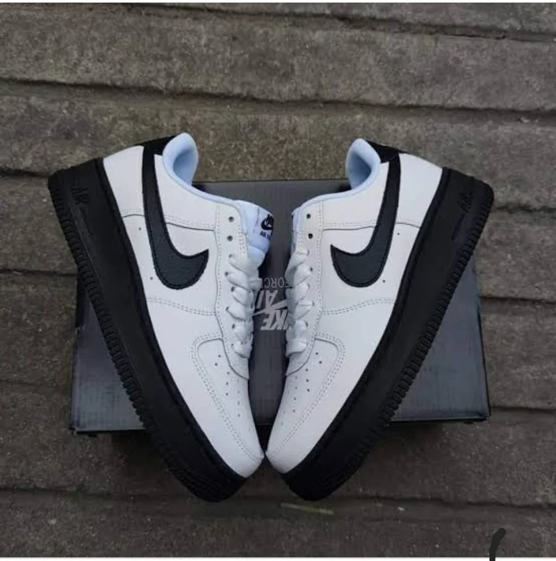 nike_air_force_1_low_white_on_black_sneaker_freaker_2.webp