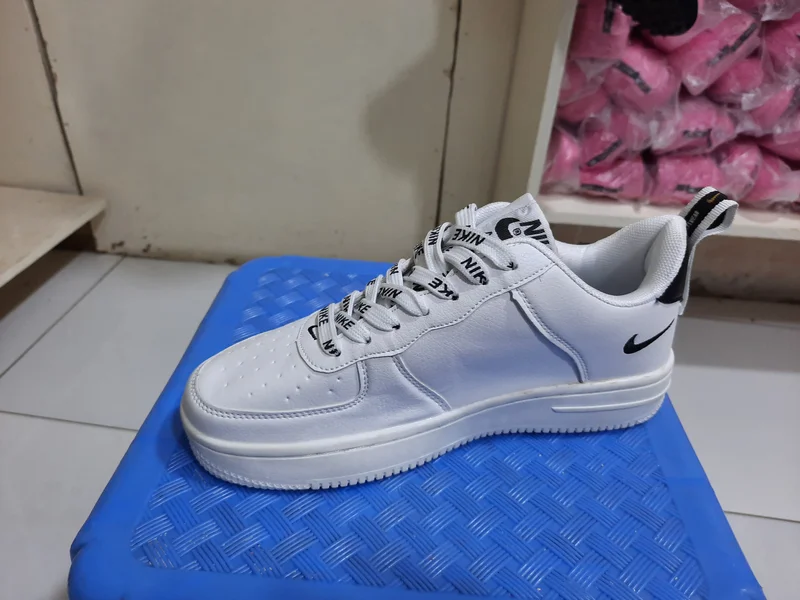 nike_air_force_women's_2.webp