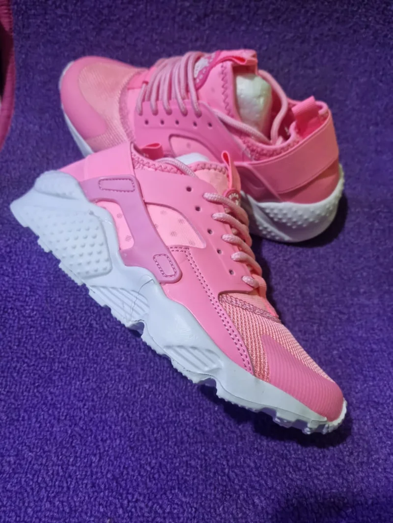 nike_air_huarache_hot_pink_custom_2.webp