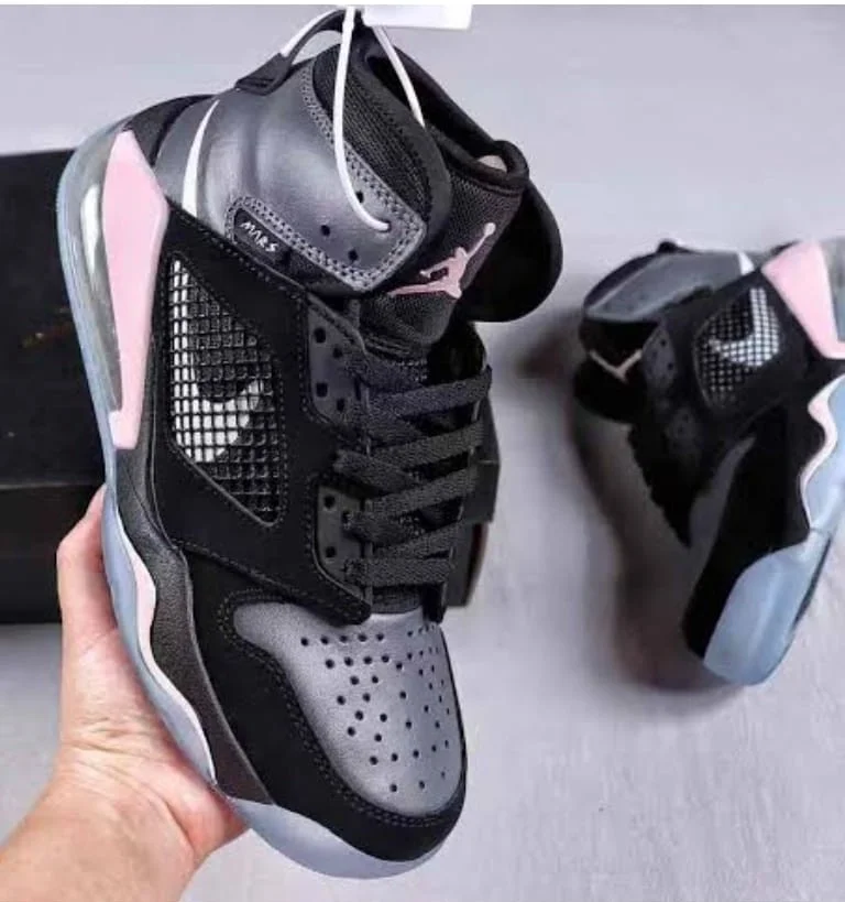 nike_air_jordan_mars_270_grey_pink_2.webp