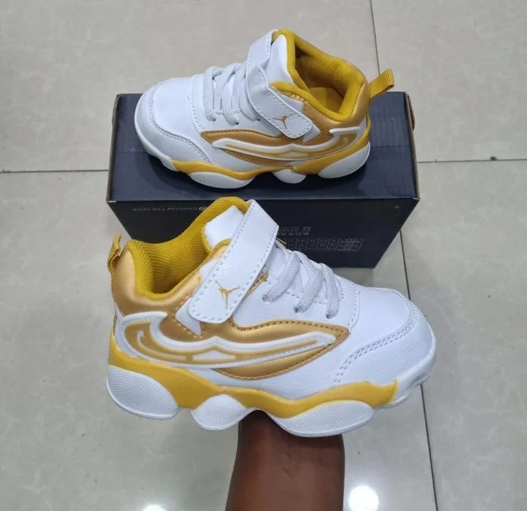 nike_air_jordan_sneakers_white-gold_2.webp