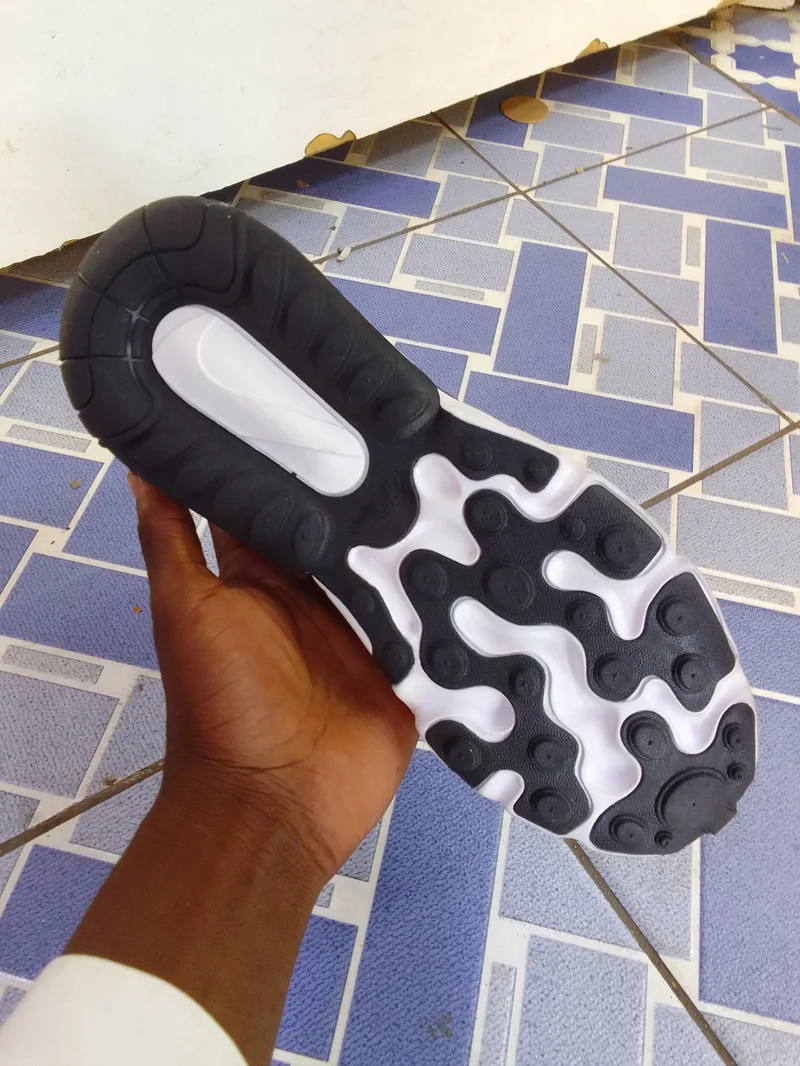 nike_air_max_270_react_optical_black_sneakers_2.webp