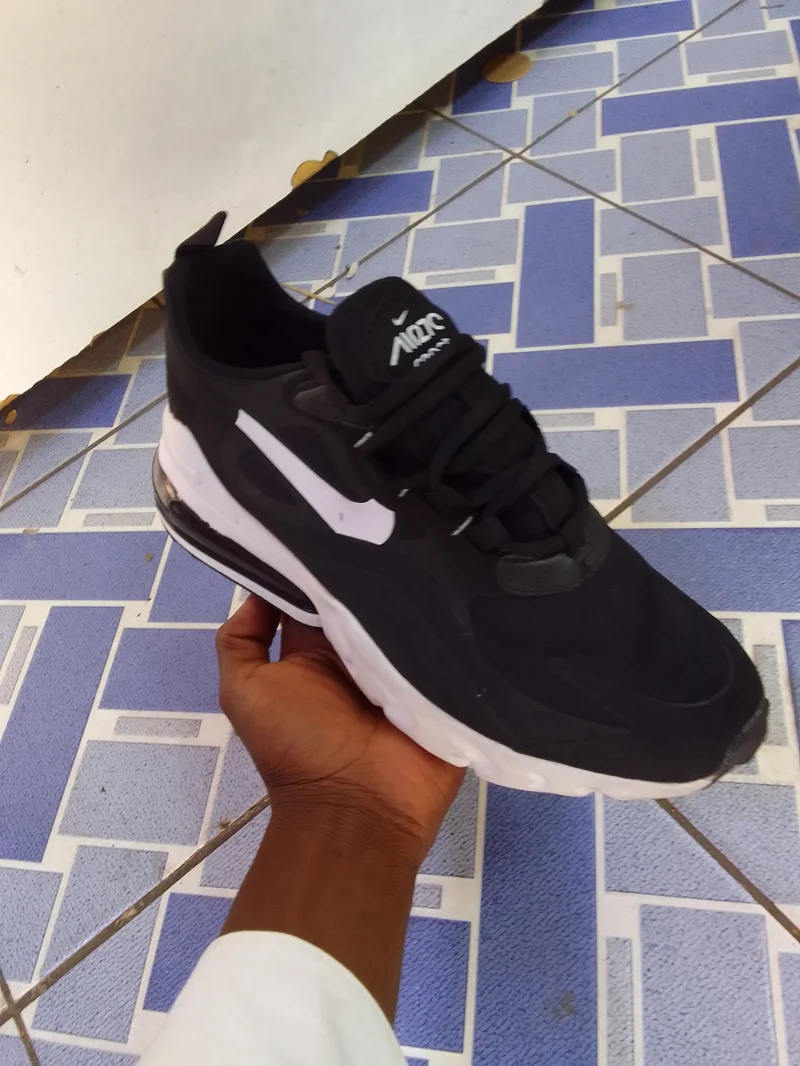 nike_air_max_270_react_optical_black_sneakers_4.webp