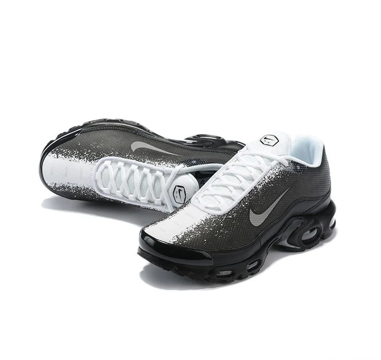 nike_air_max_plus_tn_se_black_white_2.webp