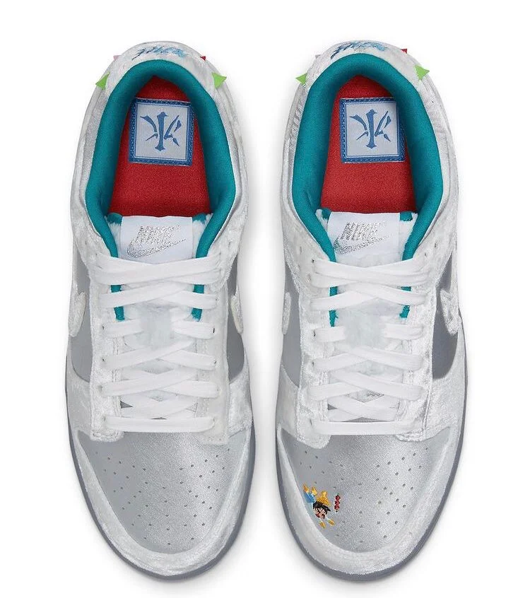 nike_ice_dunk_low_sneakers_2.webp