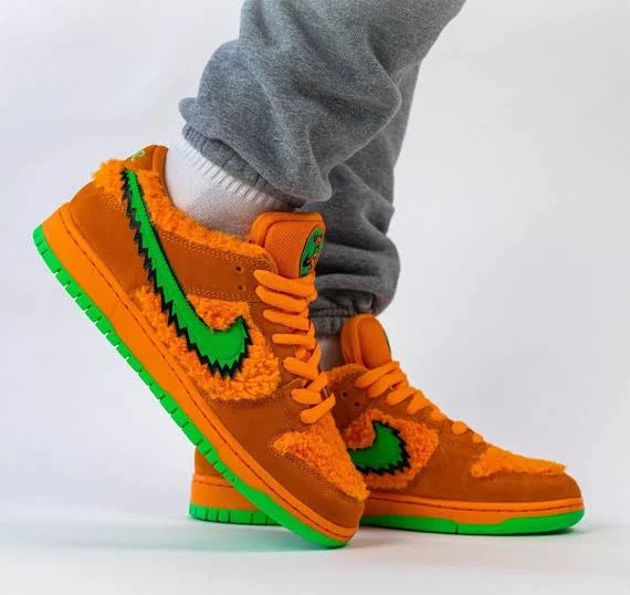 nike_sb_dunk_low_grateful_dead_orange_sneakers_2.webp
