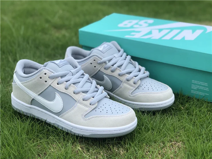 nike_sb_dunk_low_summit_white_wolf_grey_sneakers_3.webp