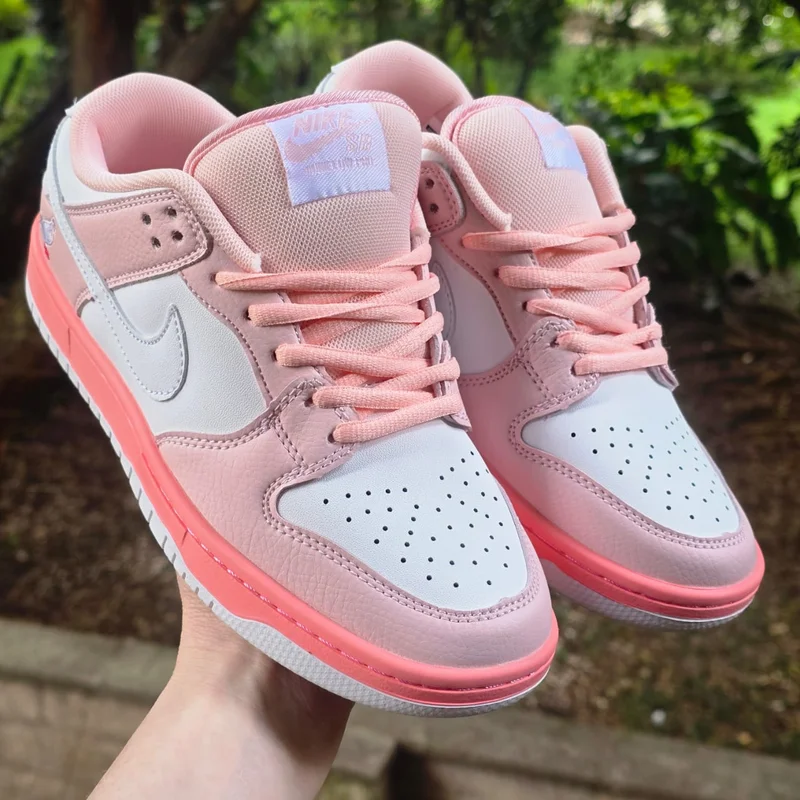 nike_sb_dunk_pigeon_sneakers._2.webp