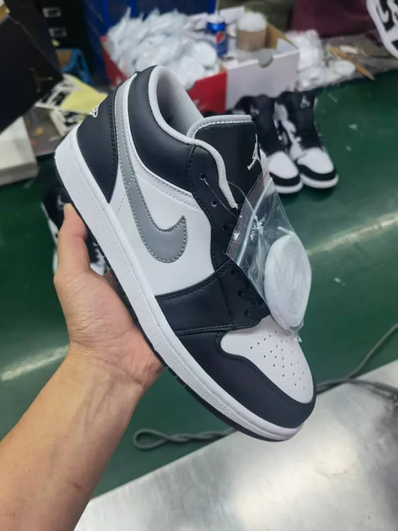 nike_sb_x_jordan_1_low_midnight_blue_2.webp