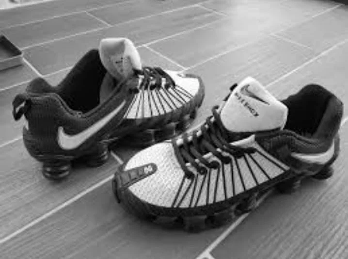 nike_shox_total_tl_premium_sneakers_white_black_men_casual_shoes_2.webp