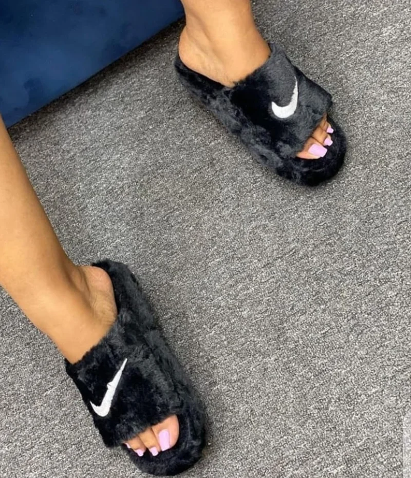 nike_slippers_women_fluffy_slippers_faux_fur_slides_open_toe_flat_black_sandals_2.webp