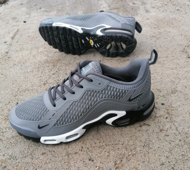nike_tn_athletic_sneakers_shoes_2.webp