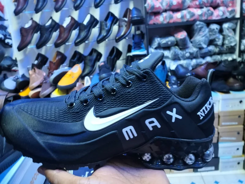 nike_ultra_air_shox-black_2.webp