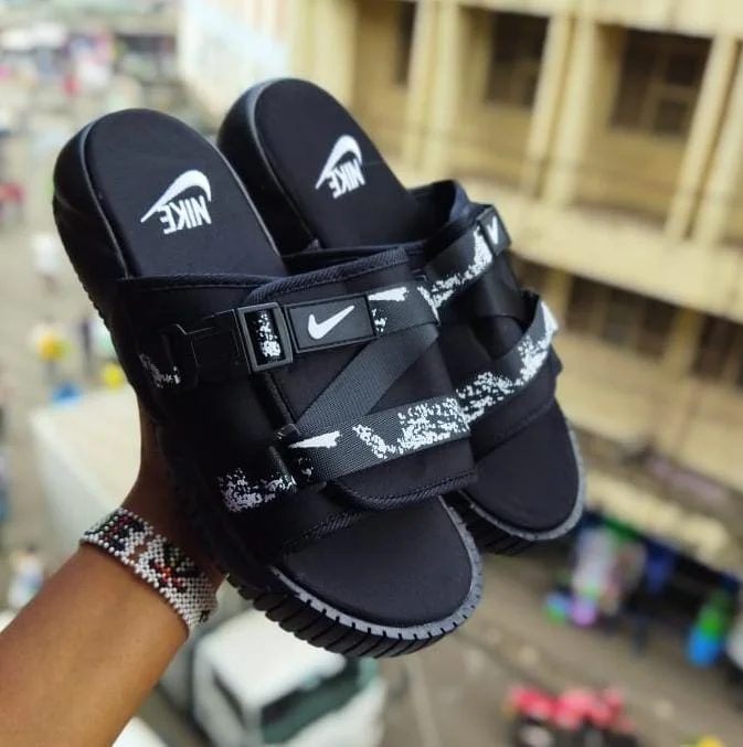 nike_utility_sandals_mens_open_shoe_black_slides_2.webp