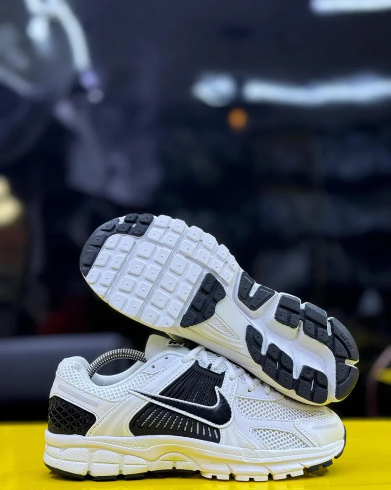 nike_zoom_vomero_5_white_black_men_unisex_classic_casual_shoe_sneaker_2.webp