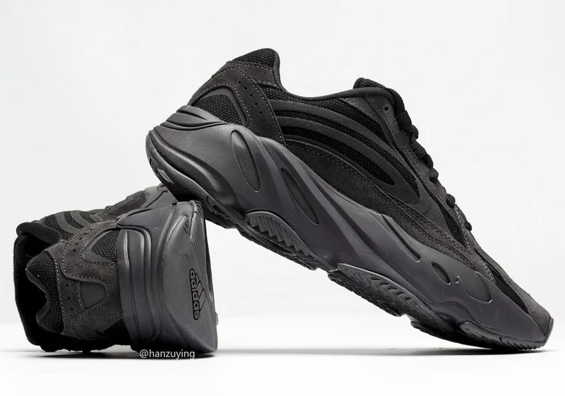 adidas_yeezy_boost_700_v2_black_vanta_2.webp