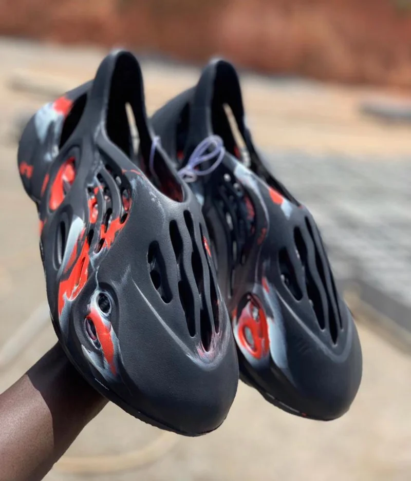 adidas_yeezy_foam_runner_black-orange_sneakers_2.webp