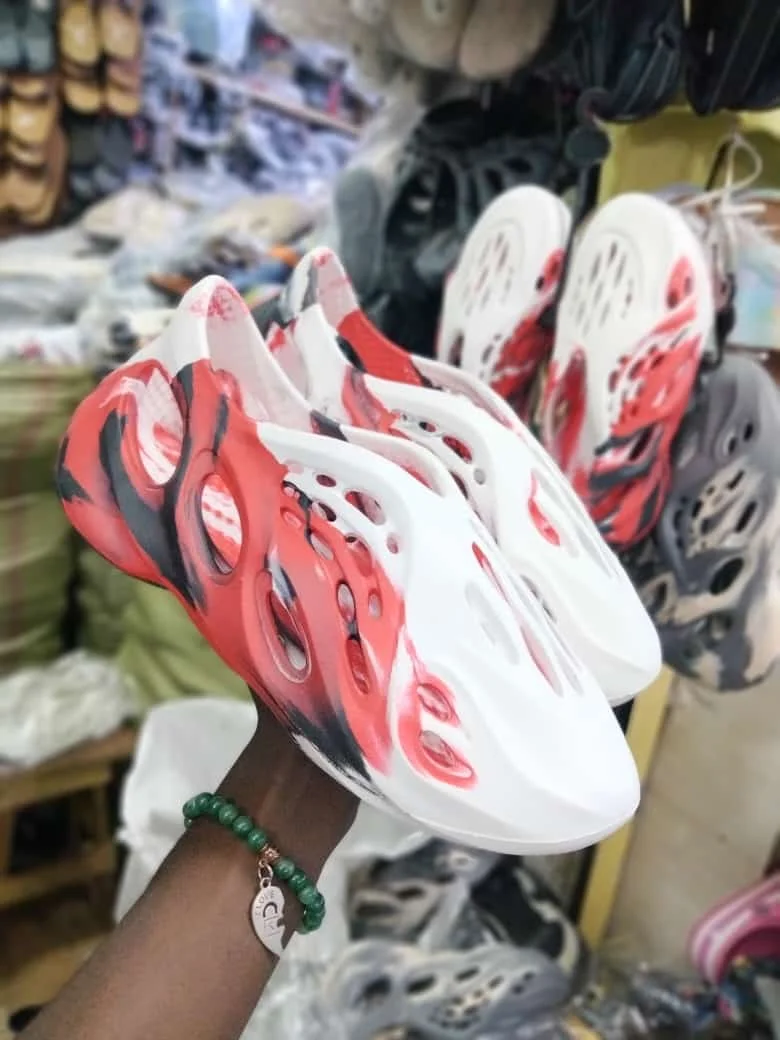 adidas_yeezy_foam_runner_white-red_sneakers_2.webp