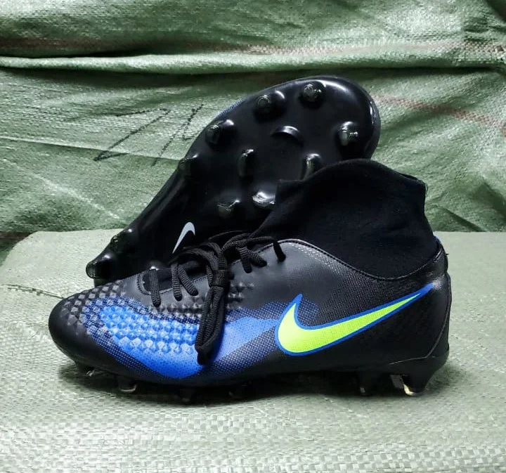 professional_unisex_football_boots_nike_high_top_soccer_shoes_spike_training_2.webp