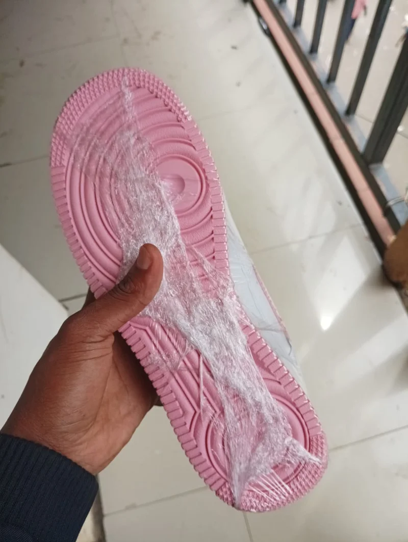 air_force_1_'07_valentine's_day_chunky_laces_2.webp