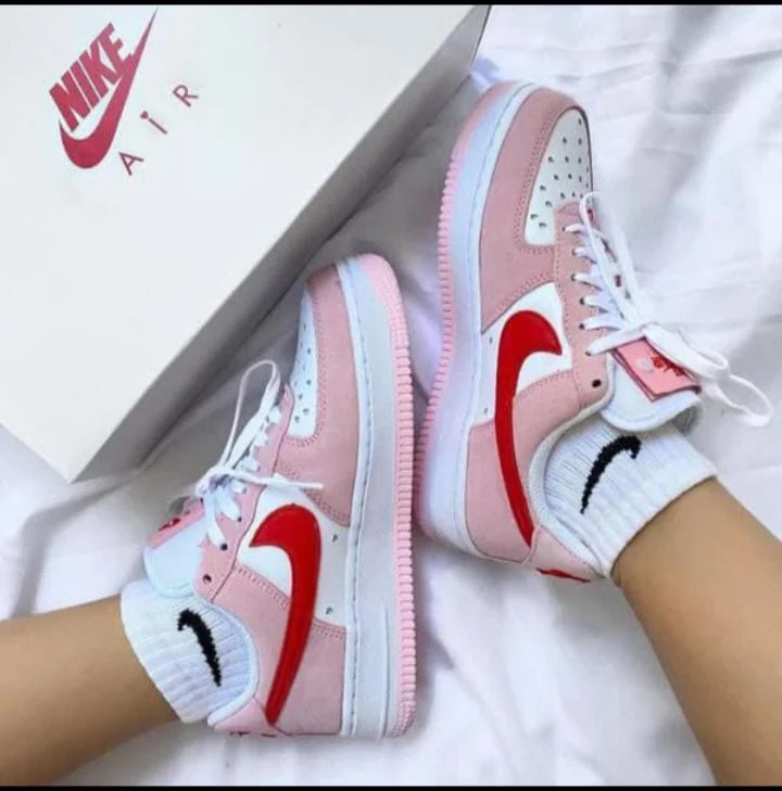 air_force_1_'07_valentine's_day_chunky_laces_3.webp