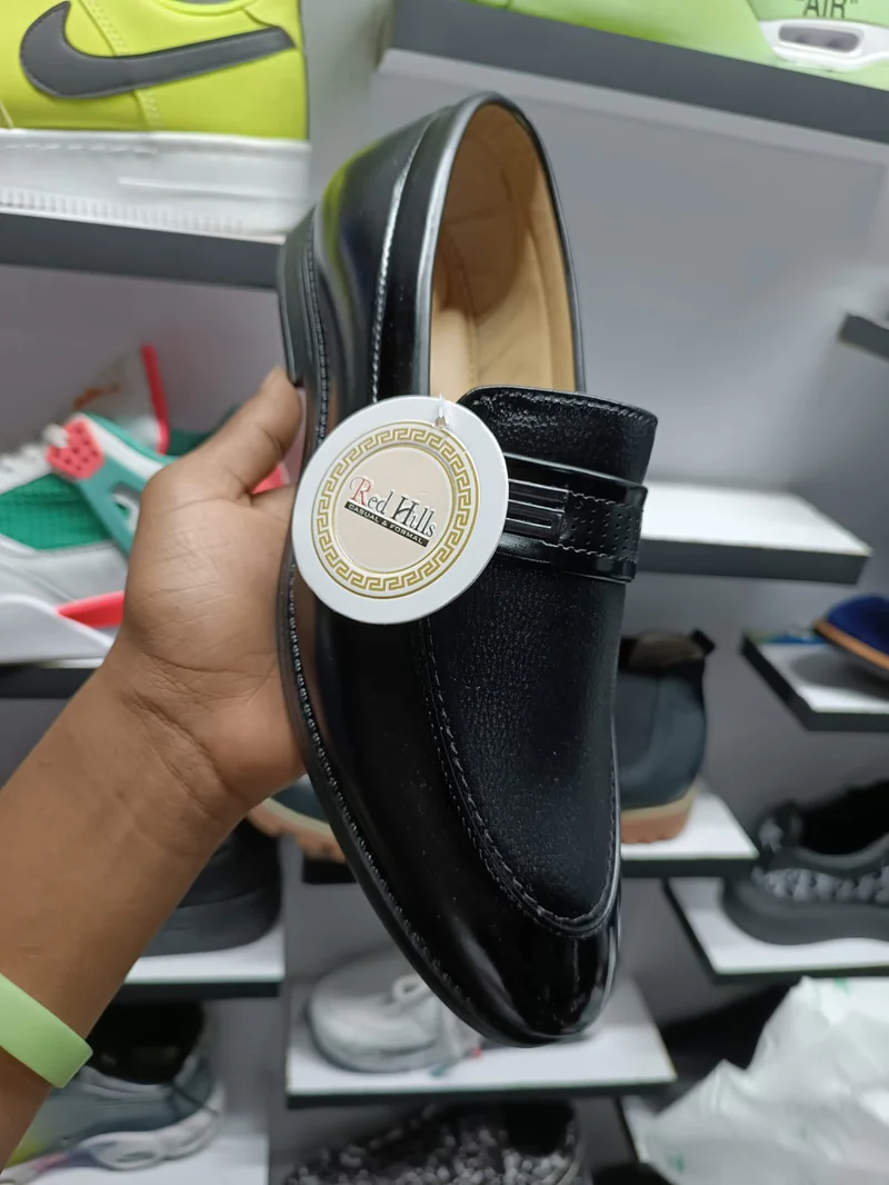 redhill_shoes_genuine_leather_slipon_official_men_shoes_in_black_2.webp