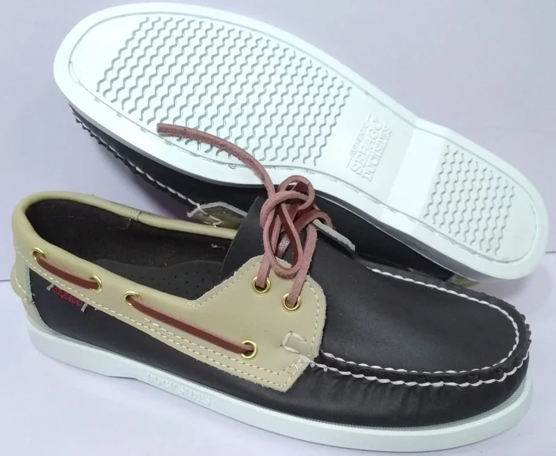 sebago_docksides_black_grey_boat_shoes_2.webp