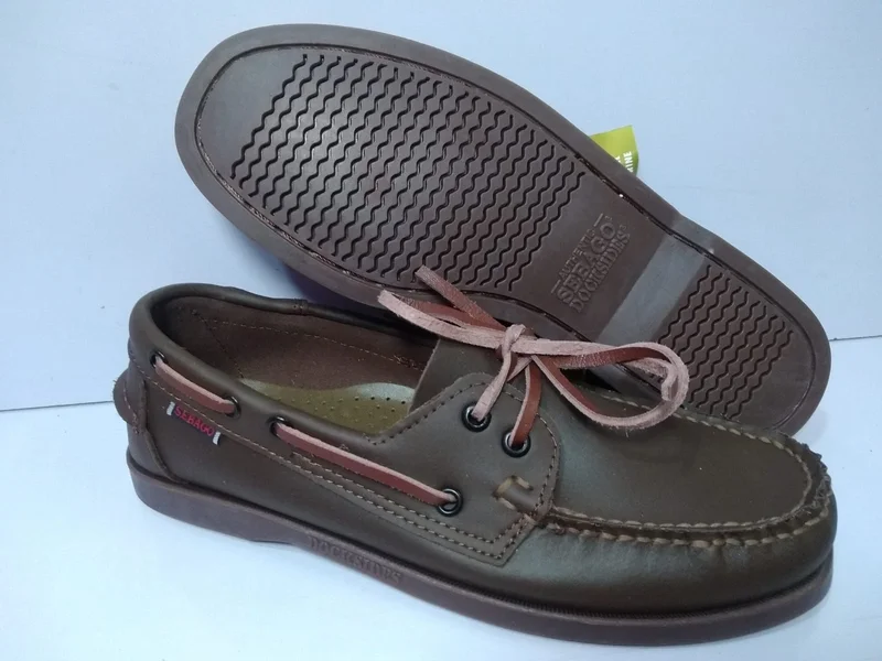 sebago_docksides_brown_boat_shoes_2.webp