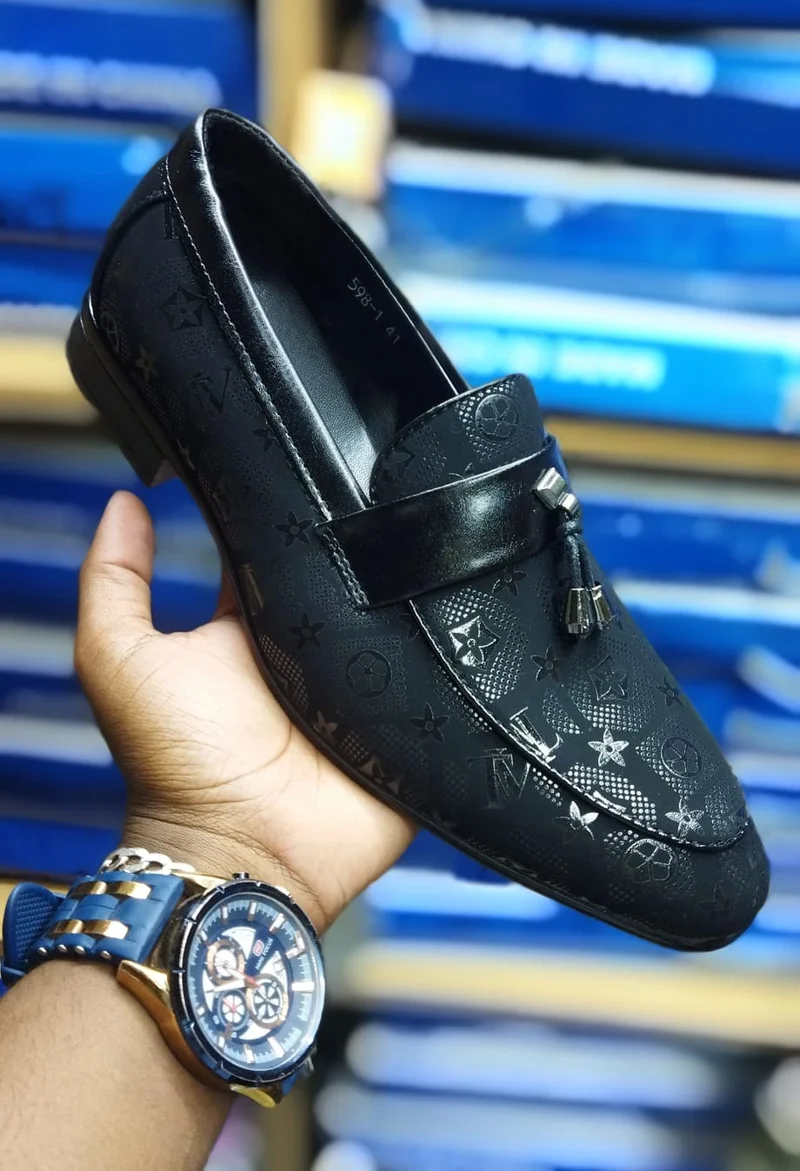 slipon_black_louis_vuitton_leather_quality_official_shoes_2.webp